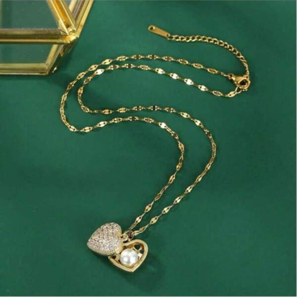 Cute Shell Pendant Necklace - Picture 2 of 2